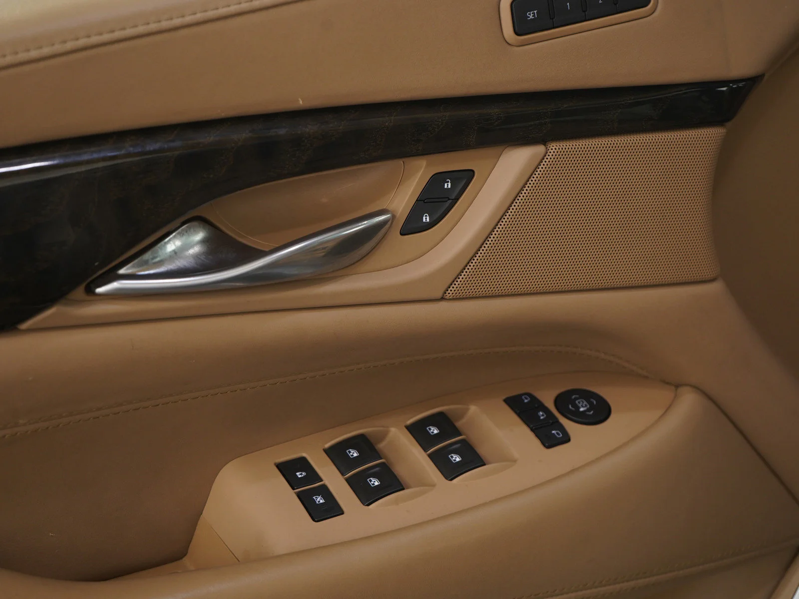 Used 2019 Satin Steel Metallic Cadillac Platinum Edition image 25