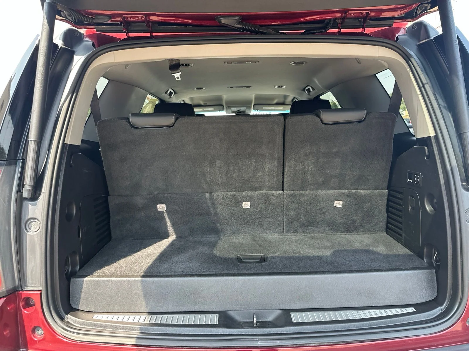 Used 2018 Red GMC SLT image 30