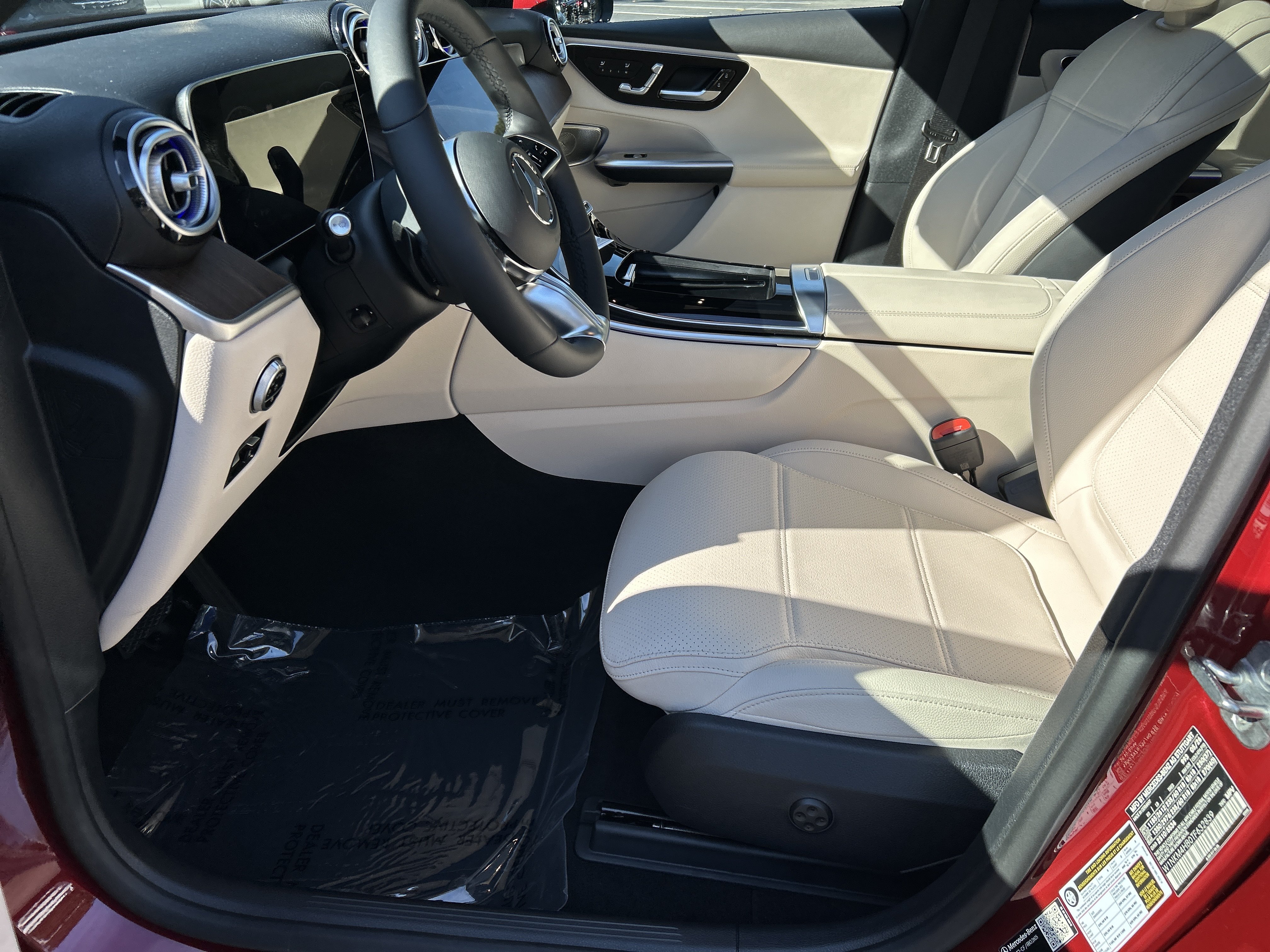 New 2026 MANUFAKTUR Patagonia Red Metallic Mercedes-Benz GLC 300 4MATIC® SUV image 20