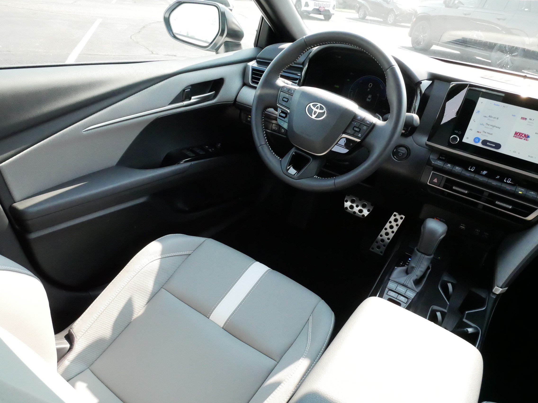 Certified Used 2025 ICE CAP Toyota SE image 9