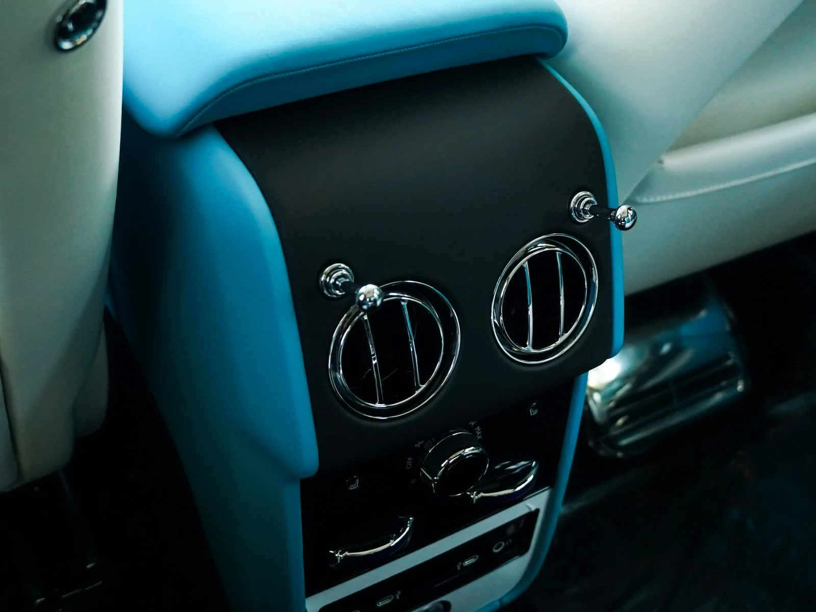 New 2027 Arctic White Rolls-Royce Black Badge image 28