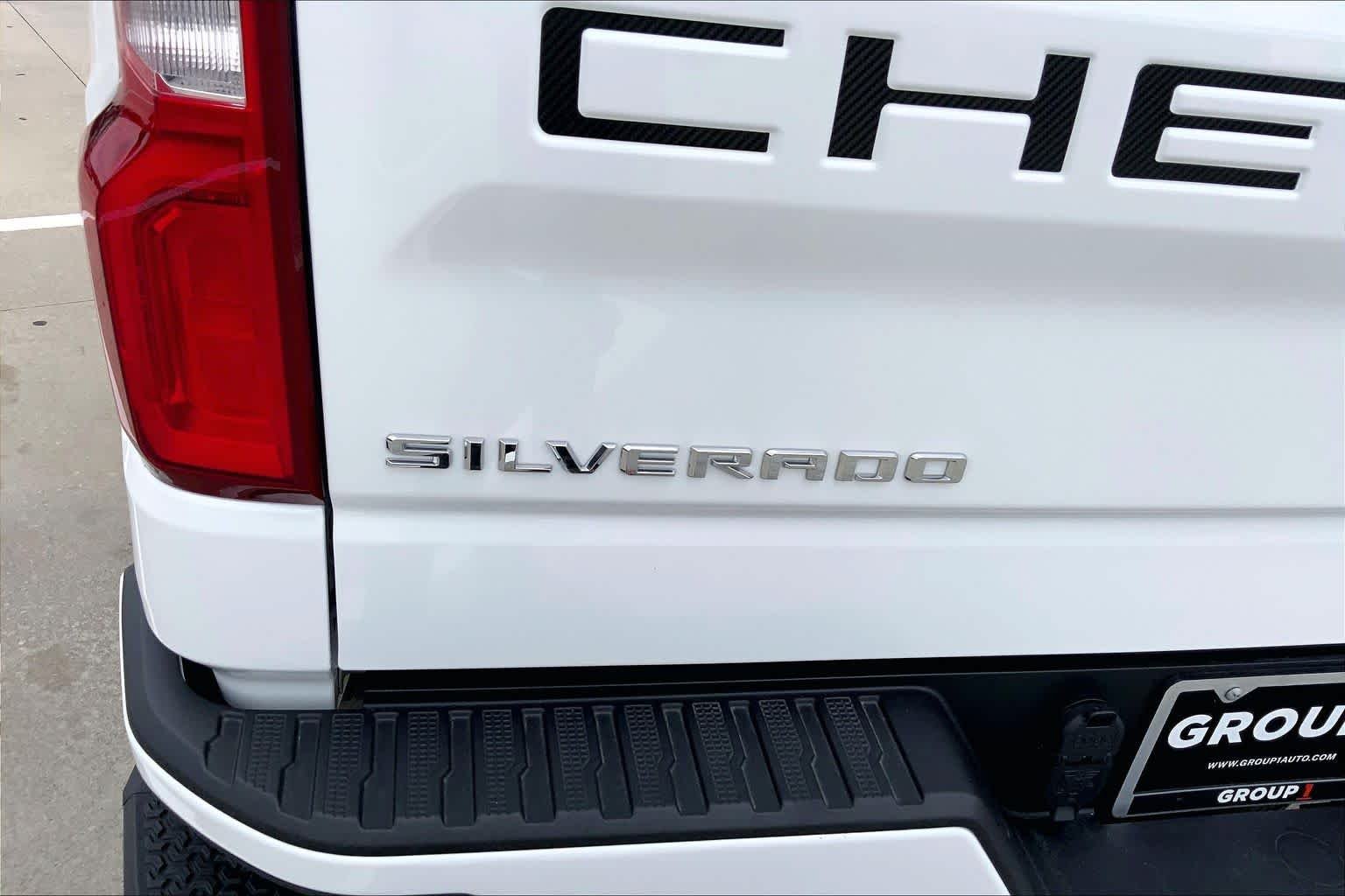 Used 2026 Summit White Chevrolet RST image 32