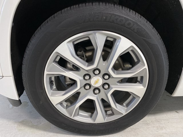 Used 2021 Iridescent Pearl Tricoat Chevrolet Premier image 33