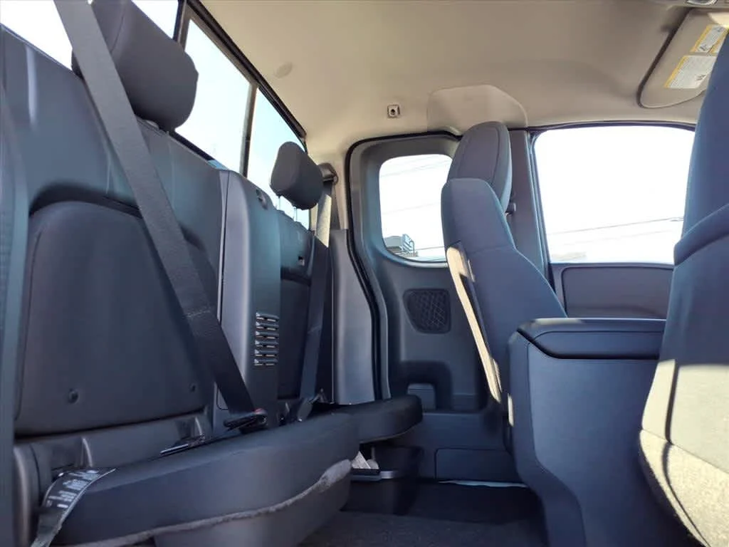2026 Nissan Frontier S - Photo 8