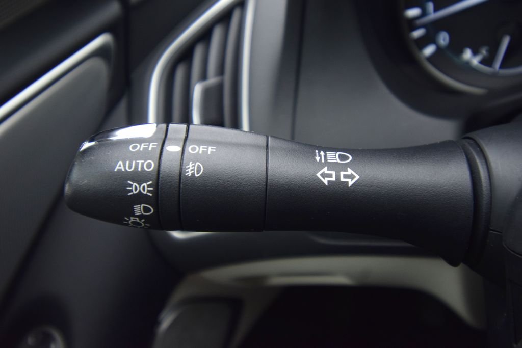 Used 2021 Majestic White INFINITI 3.0t LUXE image 31