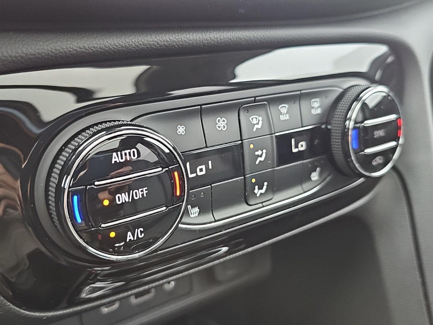 Used 2022 White Frost Tricoat Buick Essence image 18