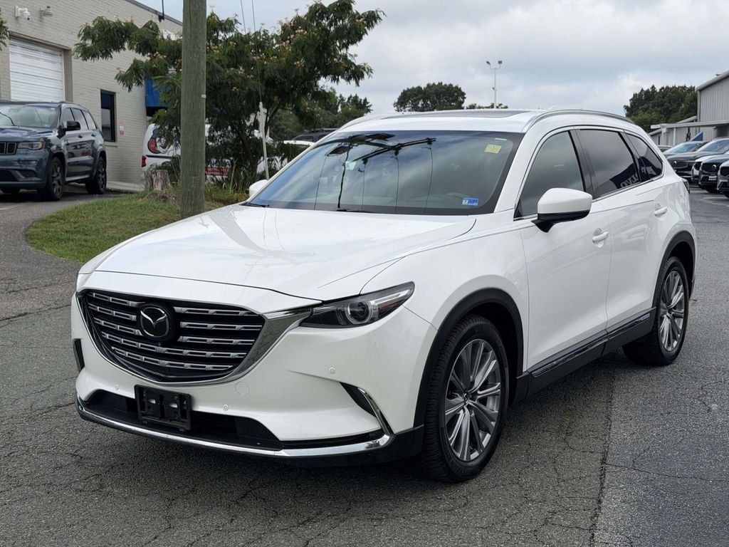 Used 2022 White Mazda Signature image 23