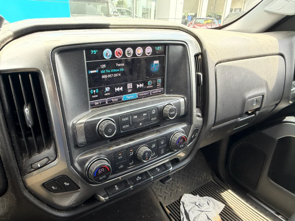 Used 2018 GRAPHITE METALLIC Chevrolet LT image 3