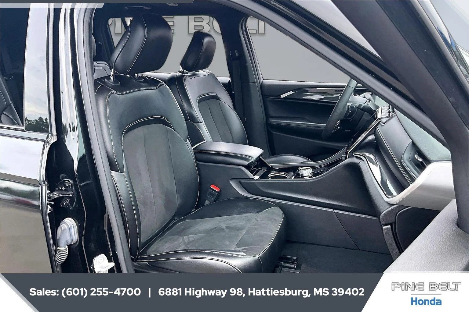 Used 2023 Diamond Black Crystal Pearlcoat Jeep Altitude image 6