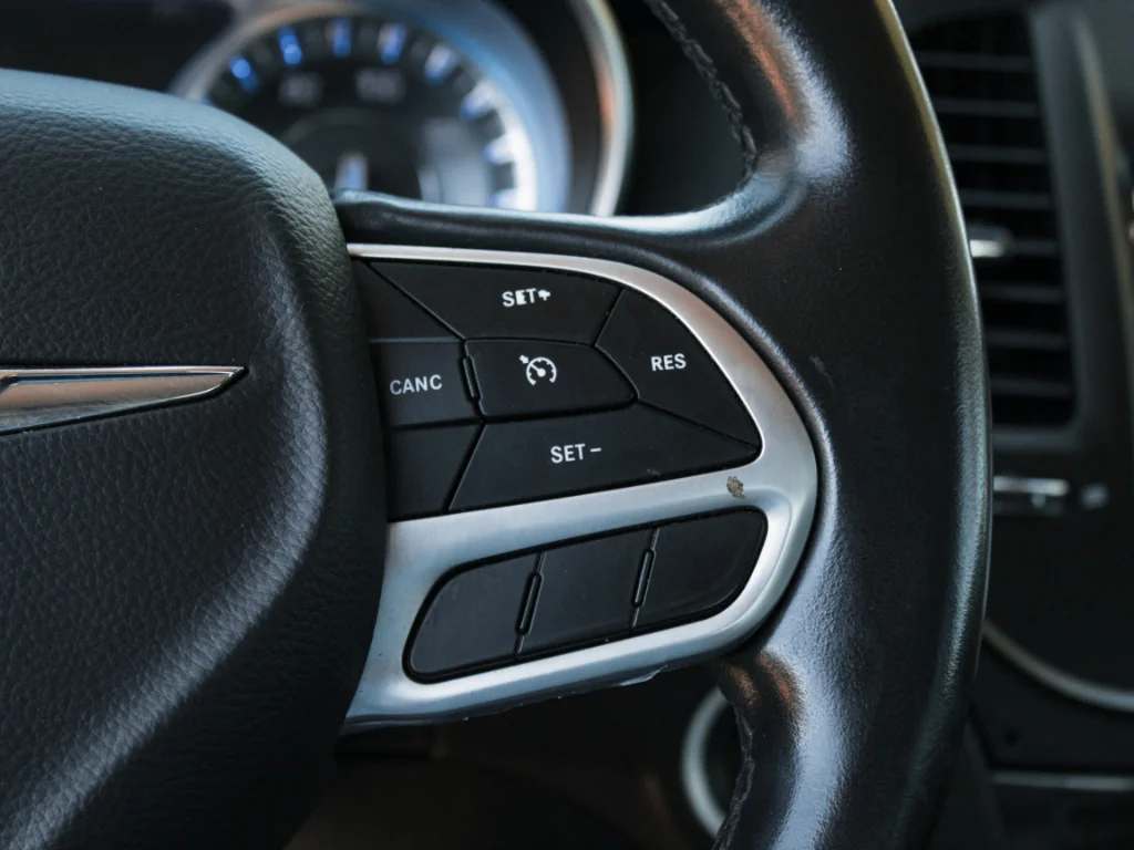 Used 2018 Gloss Black Chrysler Touring image 13