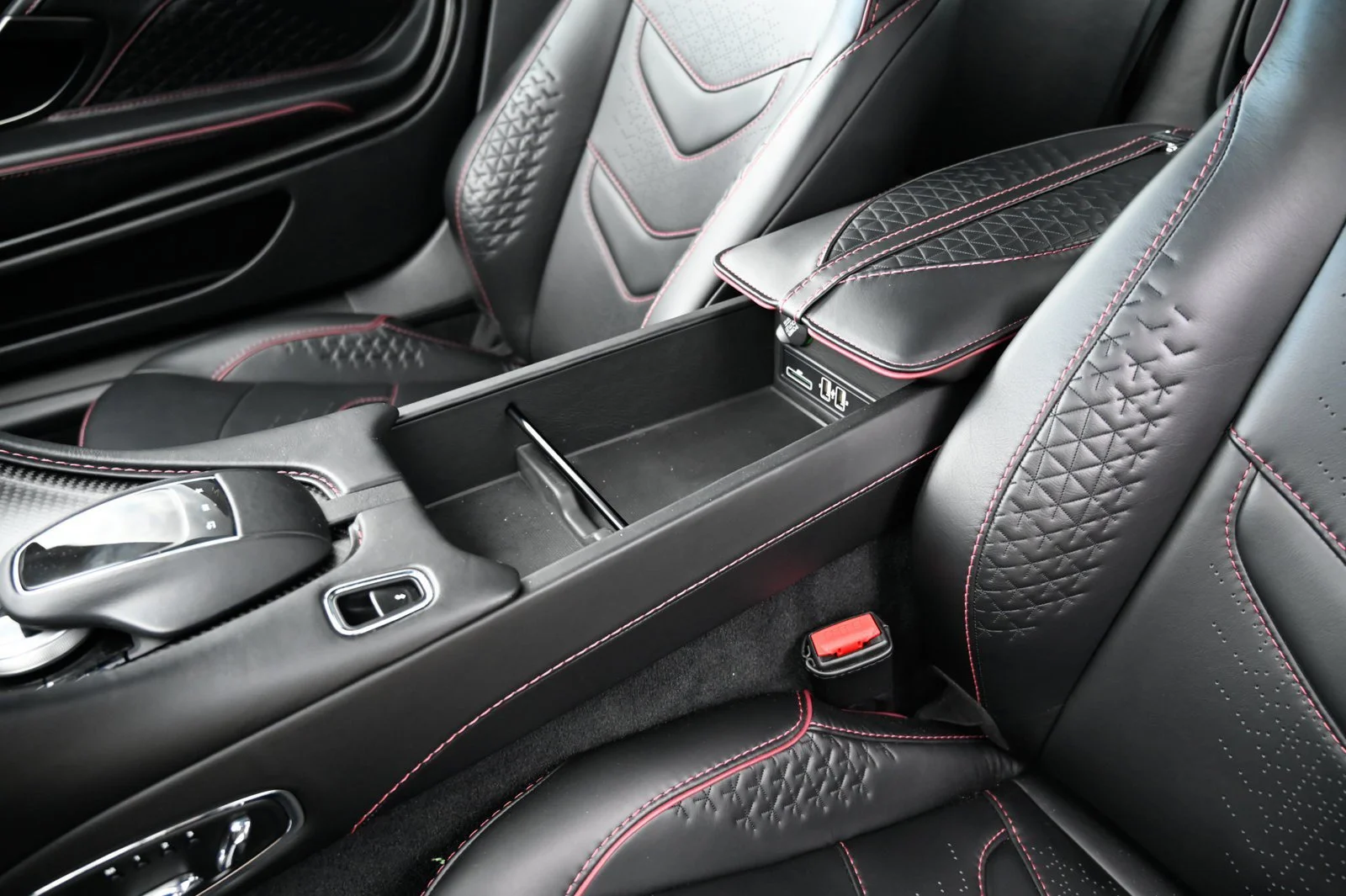 Used 2021  Aston Martin Superleggera image 28