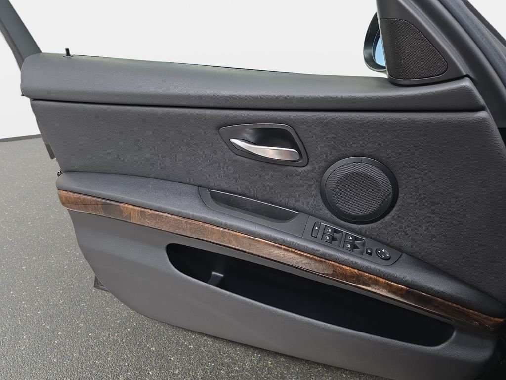 Used 2008 Black Sapphire Metallic BMW 328i image 25