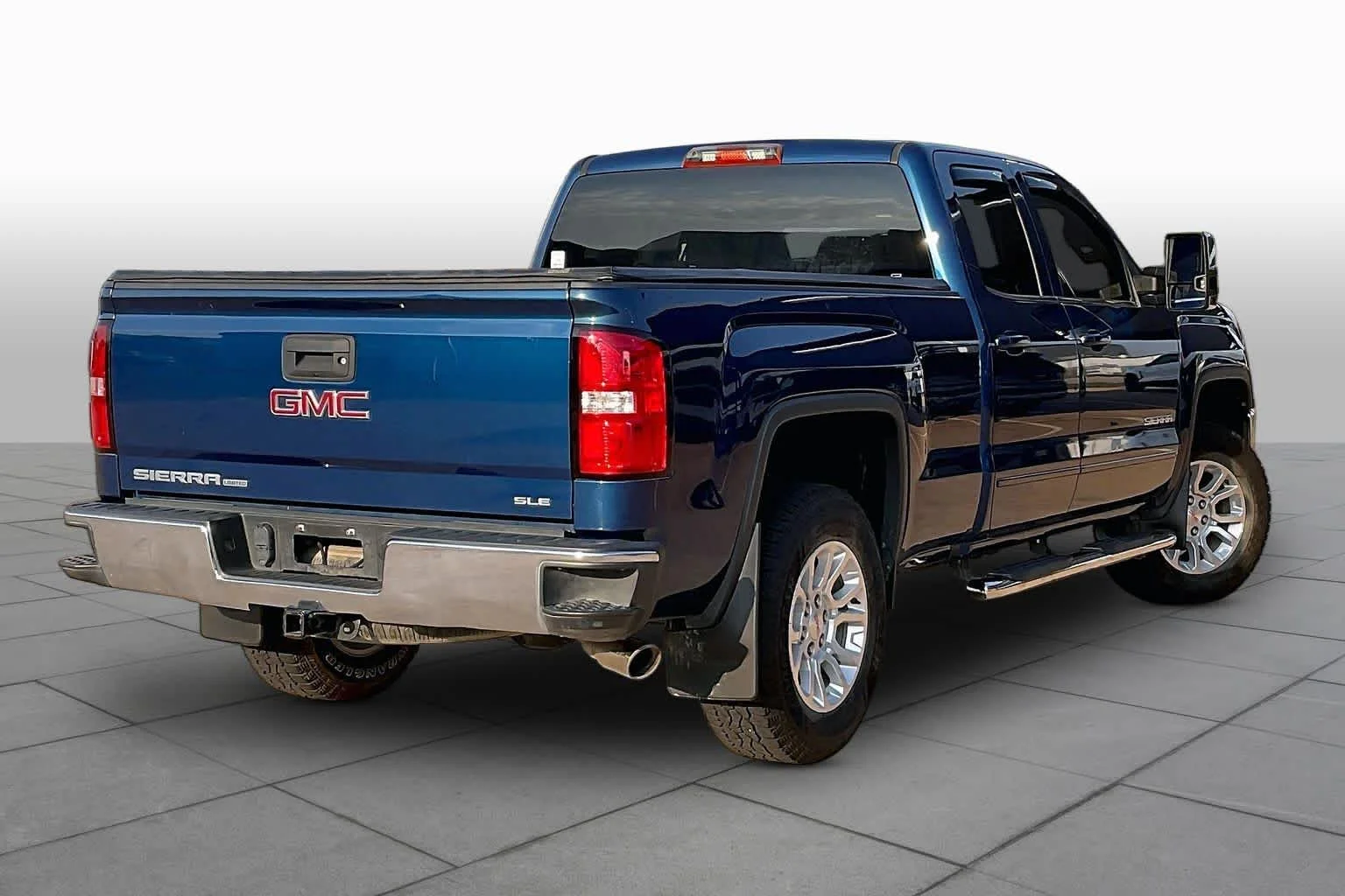 Used 2019 Stone Blue Metallic GMC SLE image 13