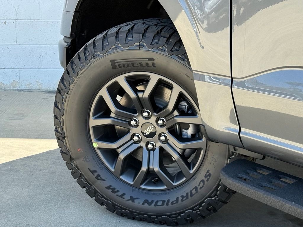 New 2026 Carbonized Gray Metallic Ford Tremor® image 19