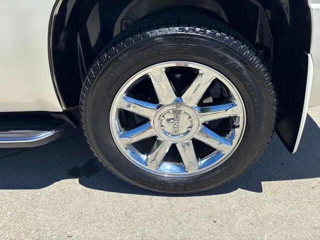Used 2014 White Diamond Tricoat GMC Denali image 11