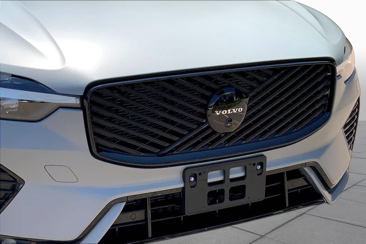Used 2026 Vapour Grey Metallic Volvo Ultra Black Edition image 29