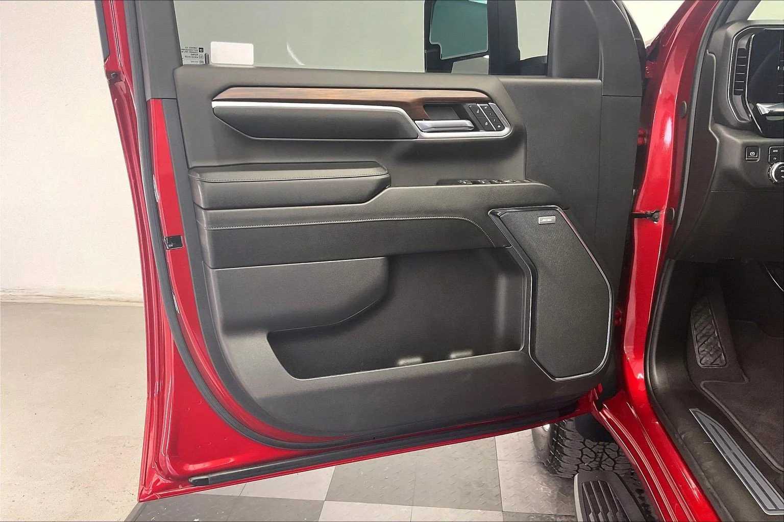 Used 2024 Volcanic Red Tintcoat GMC SLT image 25
