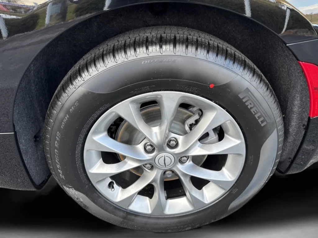 New 2026 Diamond Black Crystal Pearl-Coat Exterior Paint Chrysler Limited image 28