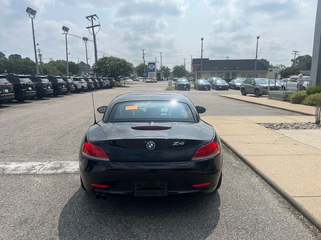 Used 2009 Black BMW sDrive30i image 5