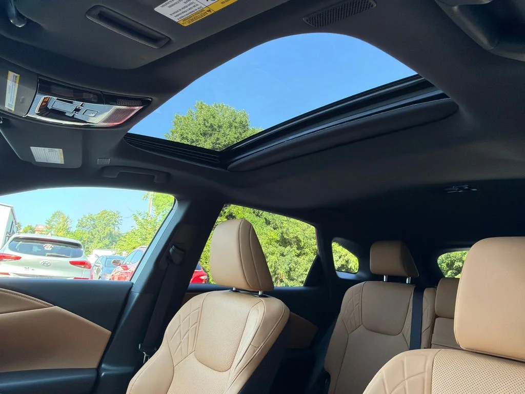 Used 2023 White Lexus 350 Premium image 33