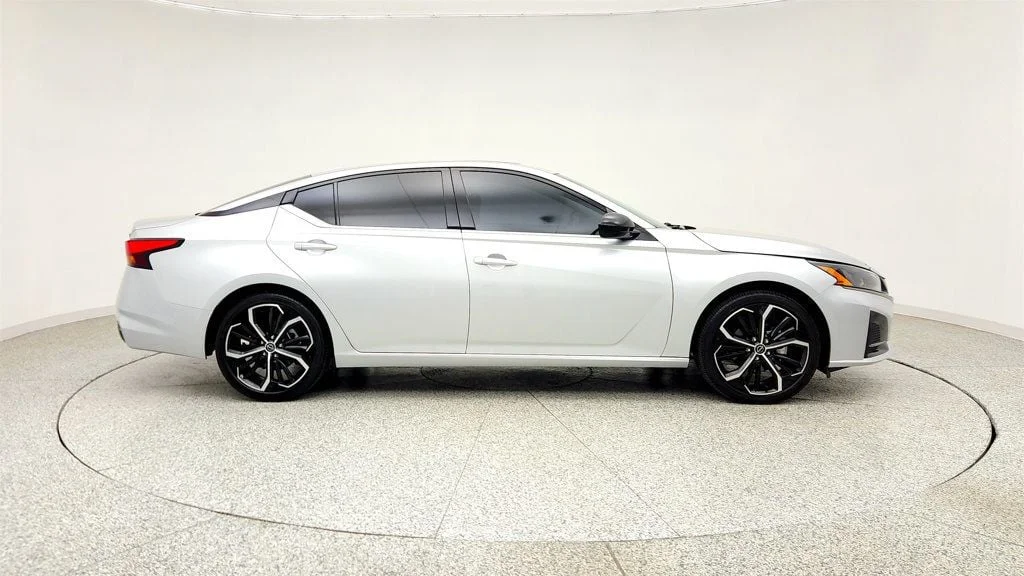Used 2024 Brilliant Silver Metallic Nissan 2.5 SR Sedan w/ Premium Pkg feat. Moonroof image 4