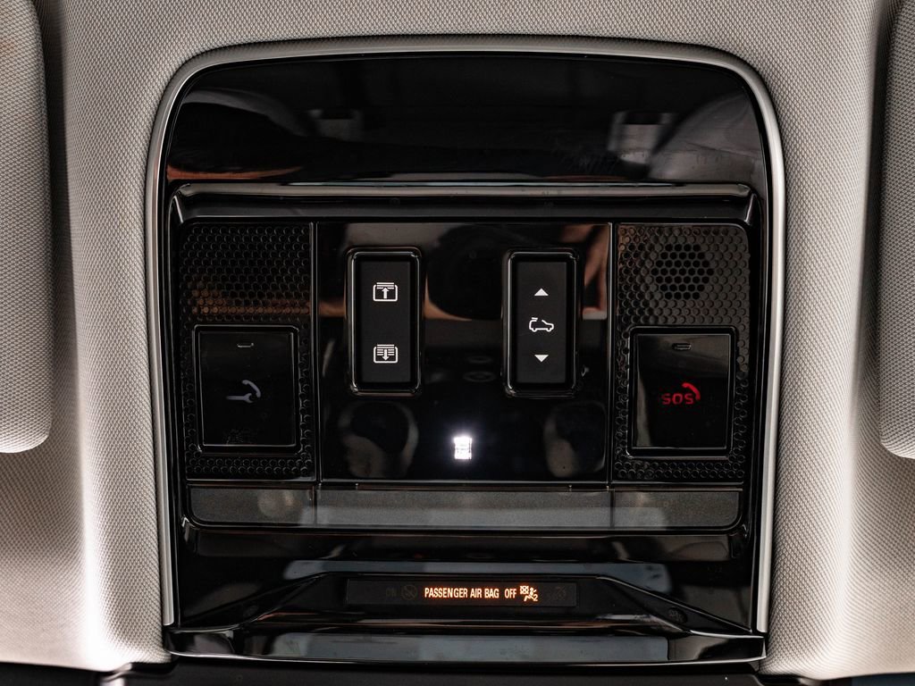 Used 2023 Gray Land Rover SE image 40