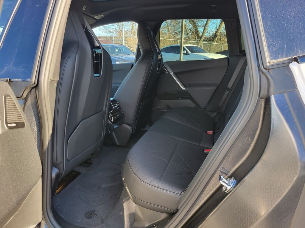 2025 BMW iX M60 - Photo 17