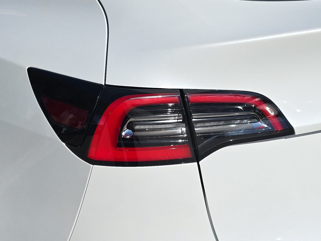 Used 2020 White Tesla Long Range image 37