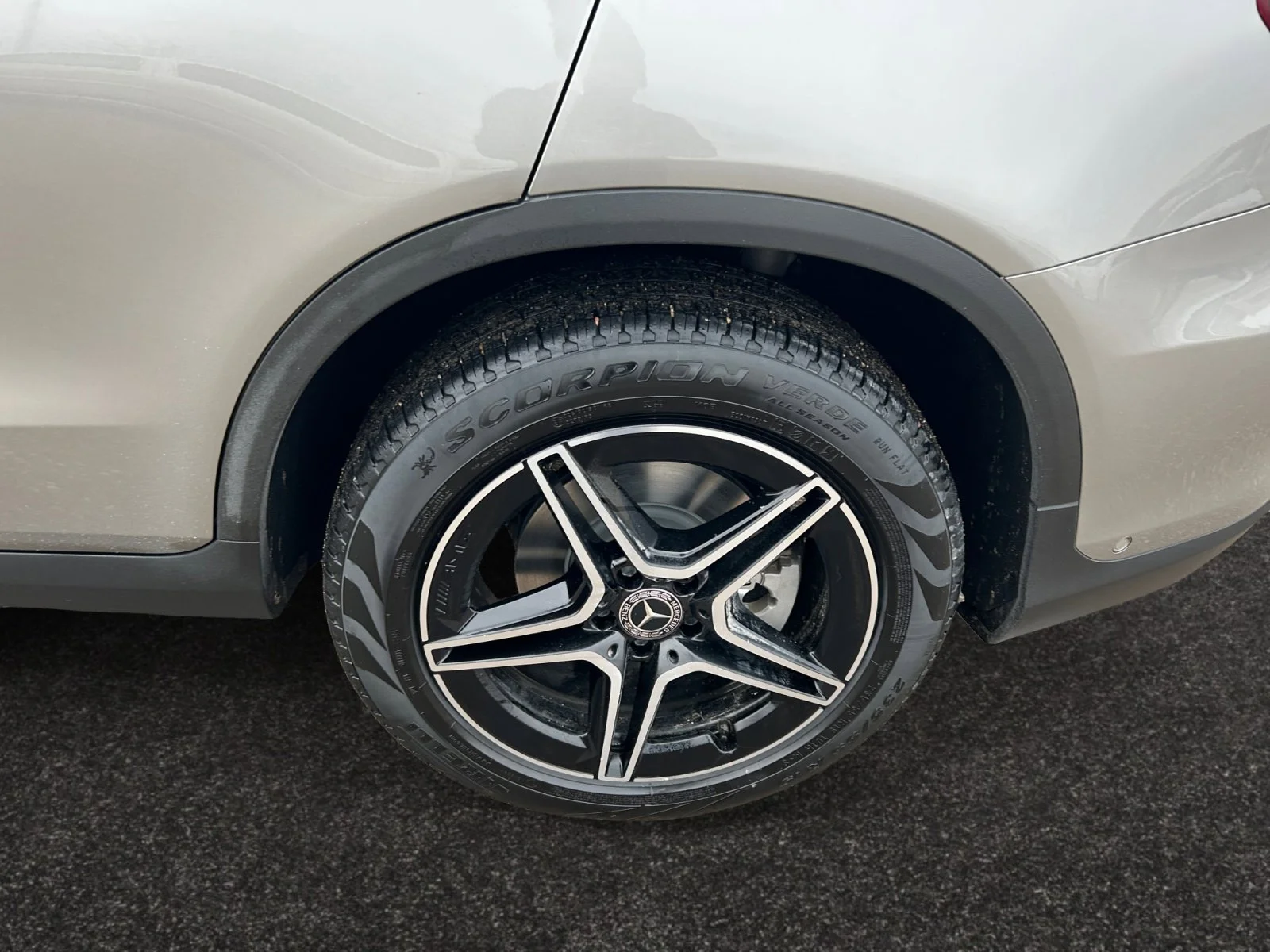 Used 2022 Gray Mercedes-Benz 4DR GLC 300 4MAT image 9