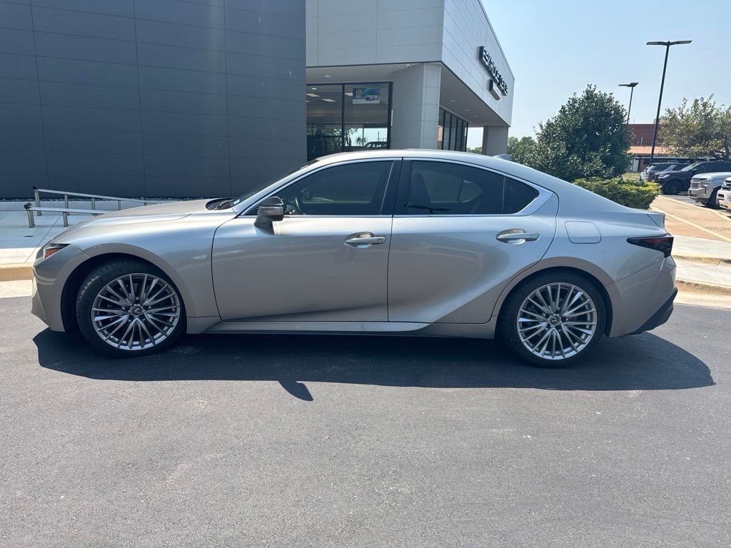 Used 2022  Lexus 300 image 1