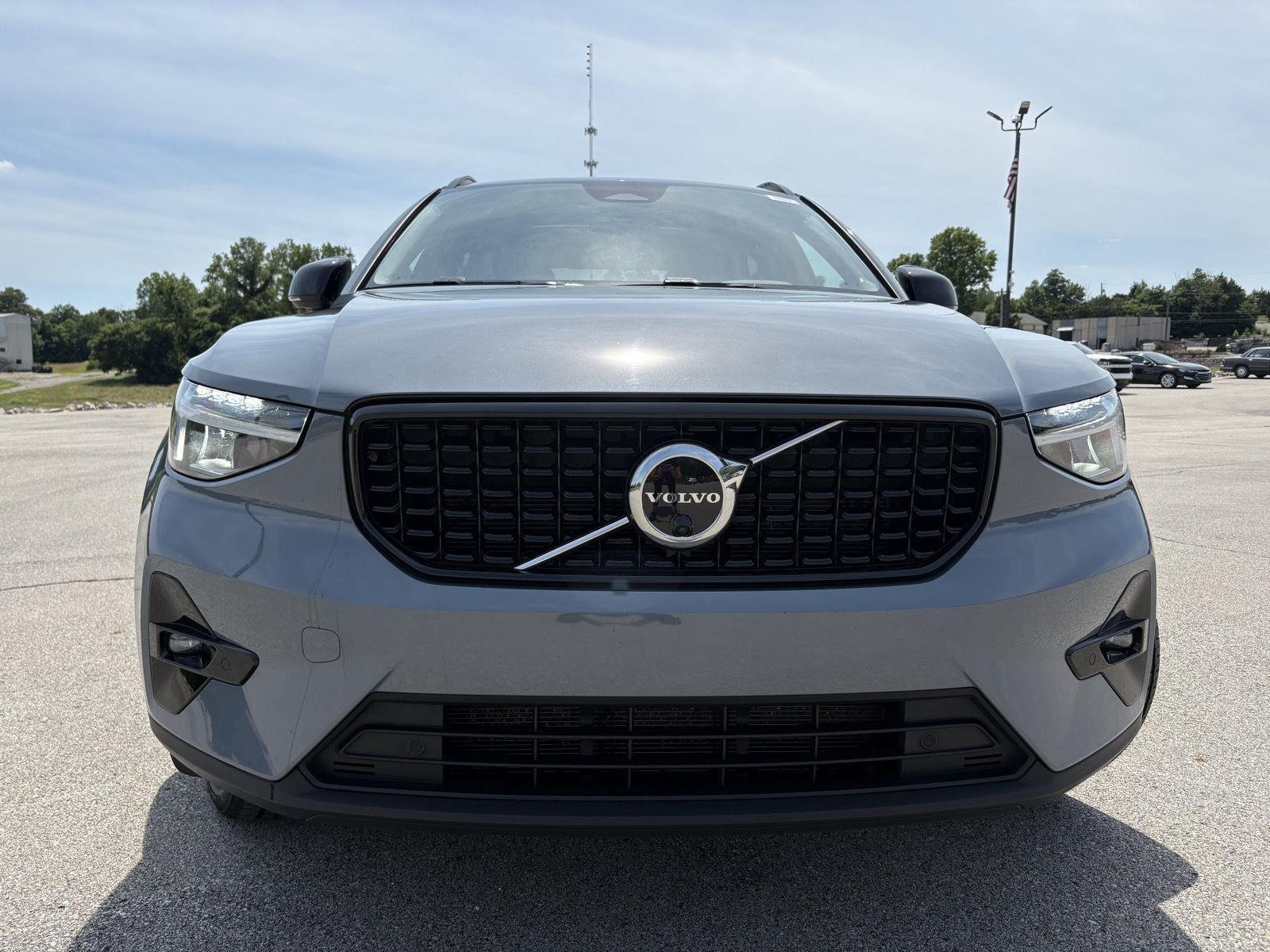 Used 2023 Thunder Grey Metallic Volvo Plus Dark Theme image 18