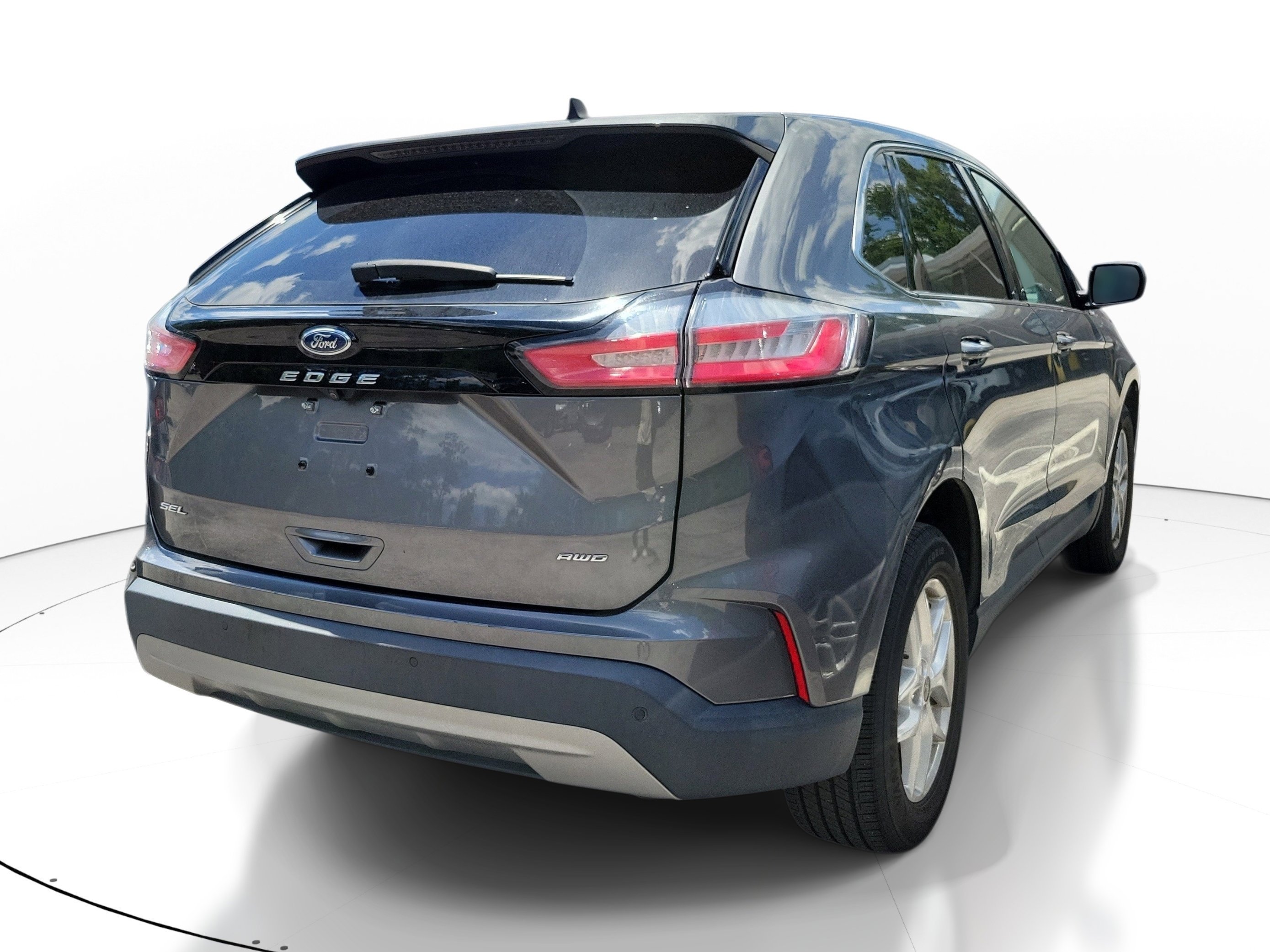 Used 2023 Gray Metallic Ford SEL image 4
