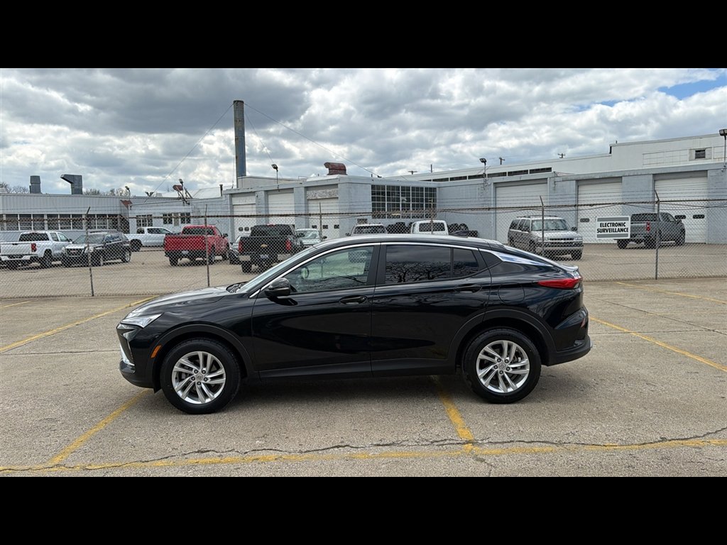 Used 2024 Ebony Twilight Metallic Buick Preferred image 3