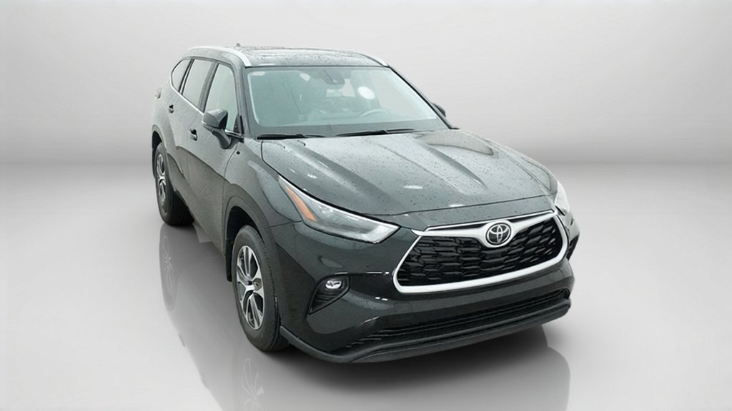 New 2026 Midnight Black Metallic Toyota XLE image 4
