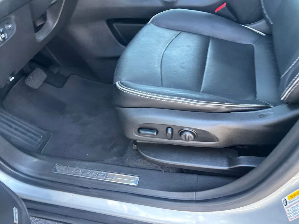 Used 2021 Silver GMC Denali image 22