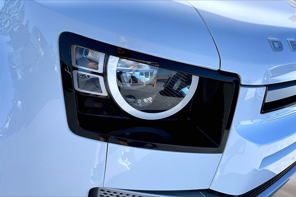Certified Used 2023 Fuji White Land Rover S image 30