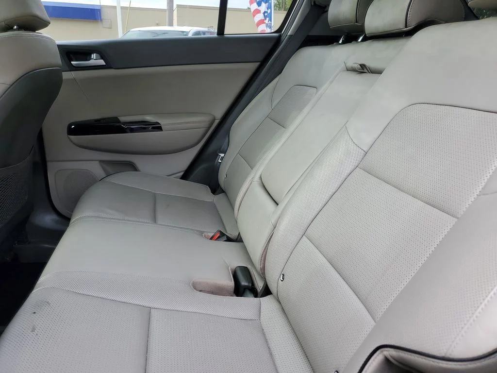 Used 2018 White Kia SX image 11