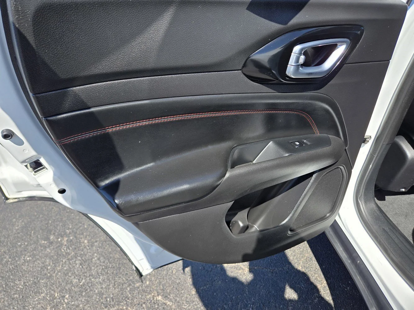 Used 2025 Bright White Clearcoat Jeep Trailhawk image 37