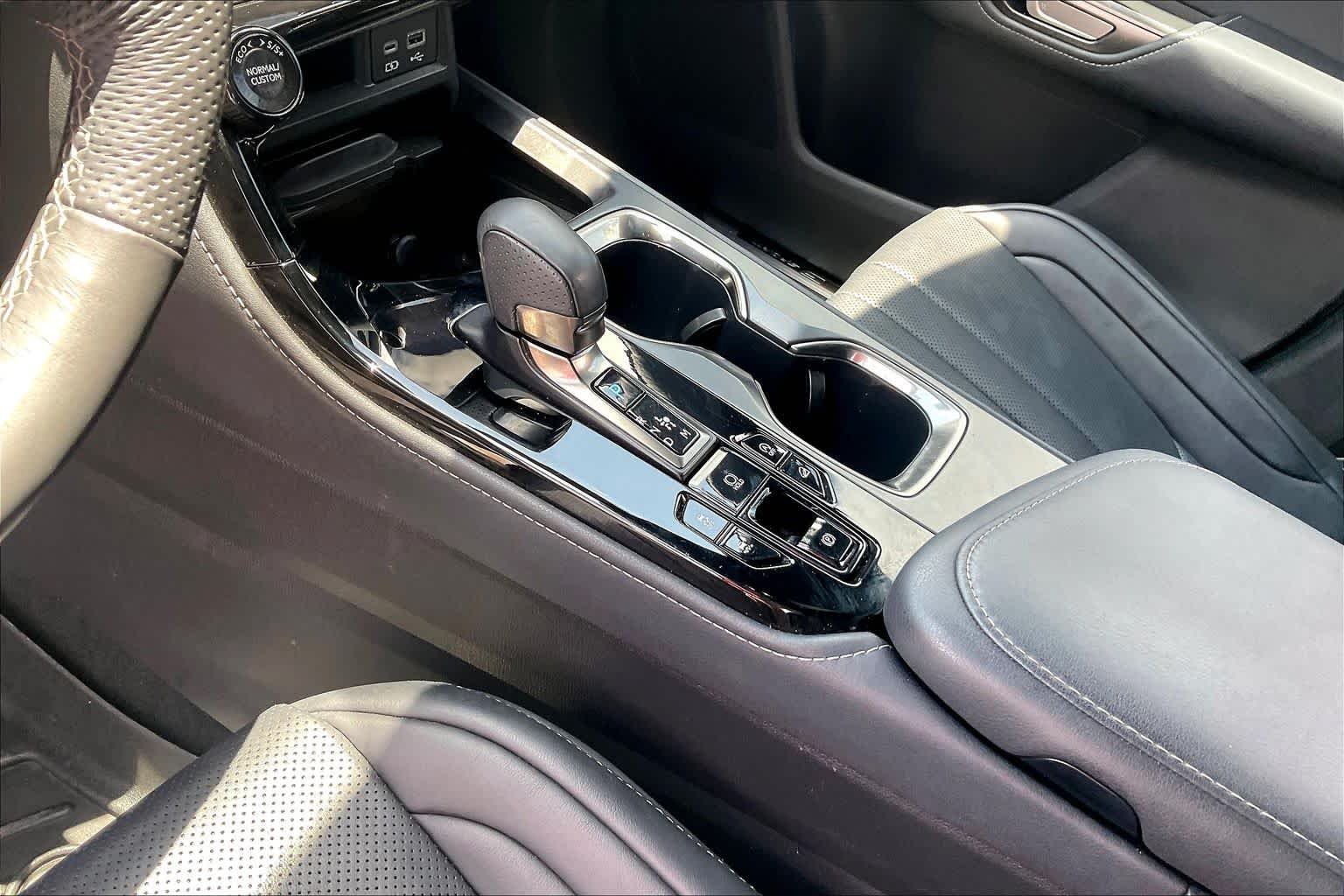 Used 2024 Ultra White Lexus F SPORT Handling image 16