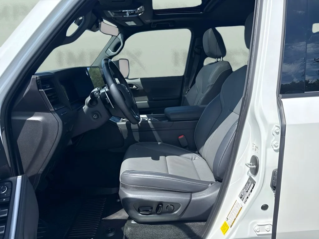 Used 2025 White Lexus 550 Premium+ image 5