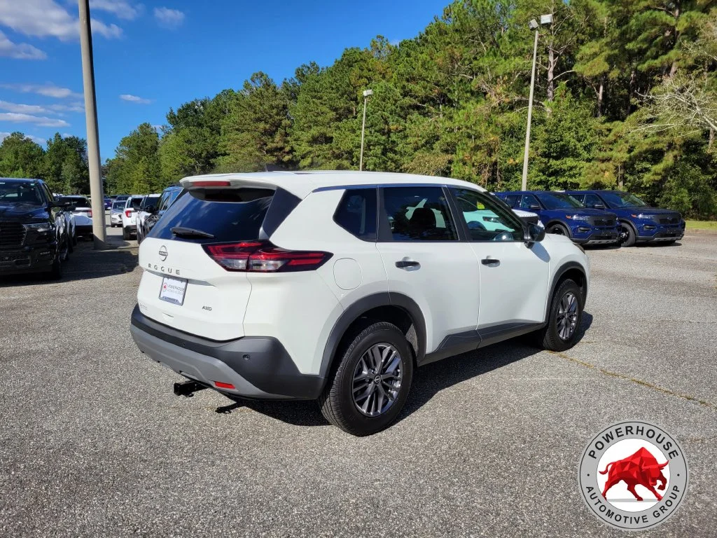 Used 2023 White Nissan S image 6