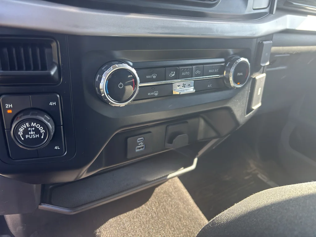 Used 2023 Oxford White Ford XLT image 18