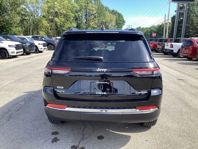 New 2027 High Gloss Black Jeep Laredo X image 6