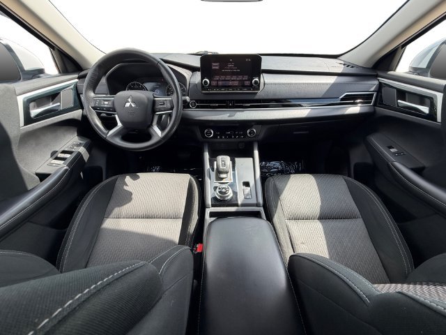 Used 2022  Mitsubishi ES image 12