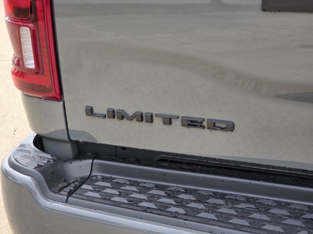 New 2027 Ceramic Gray Clear-Coat Exterior Paint RAM Limited image 5