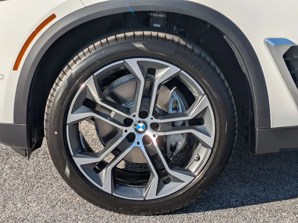 New 2026 White BMW sDrive40i image 10