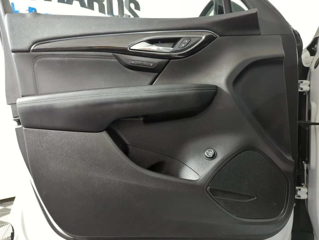 Used 2023 Summit White Buick Essence image 8