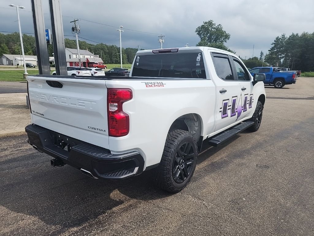 Used 2023 White Chevrolet Custom Trail Boss image 7