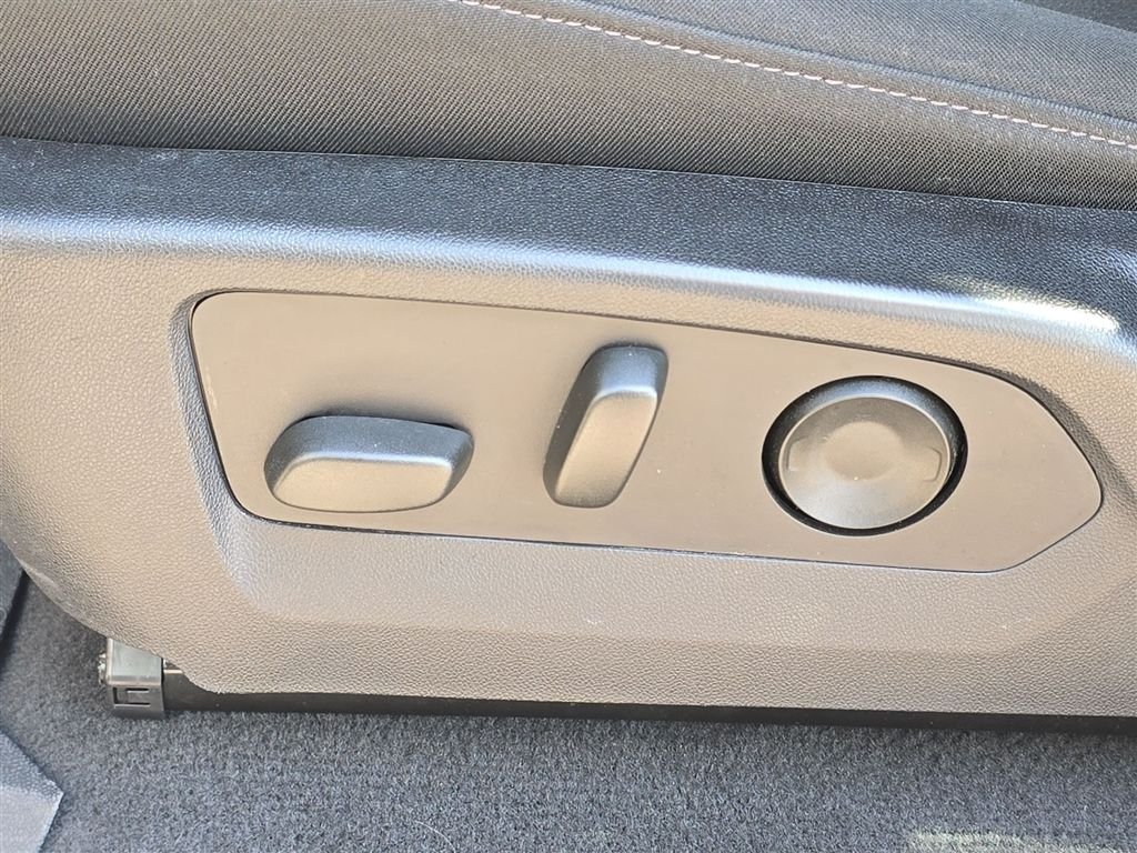 Used 2024  Chevrolet Trail Boss image 18