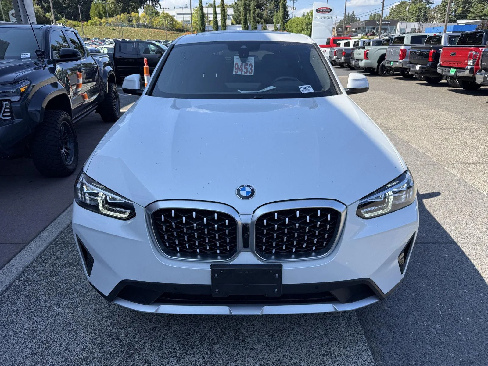 Used 2024 Mineral White Metallic BMW xDrive30i image 8